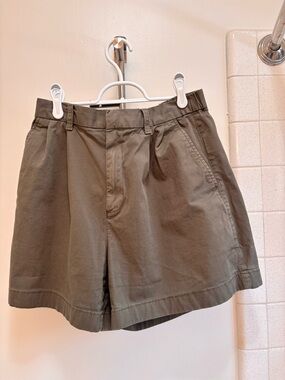 GAP Womens High-Waist Pleated Khaki Shorts Olive Green Size 8 Earthy Hiking Work